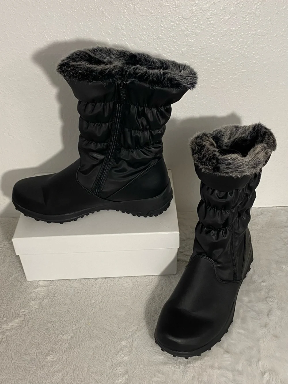 Totes Black Vegan Waterproof Boots with Faux Fur Lining Women’s Size 10M